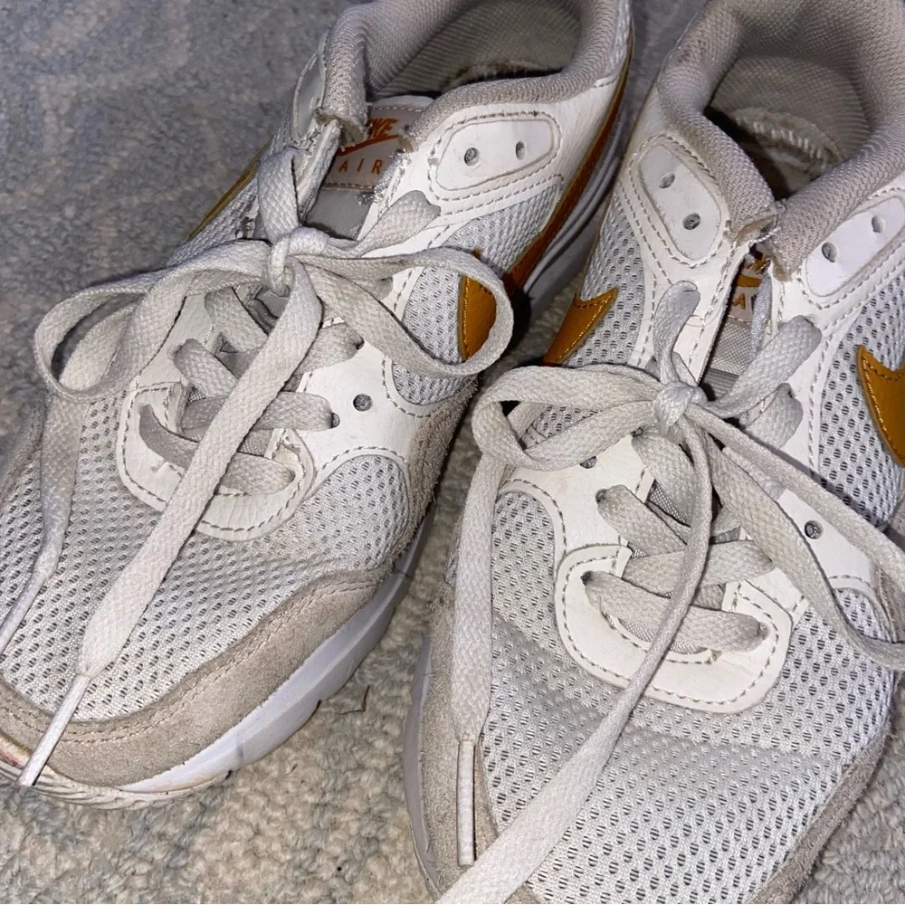 Nike Air Max SC Women’s 7.5 Shoes white with mustard yellow